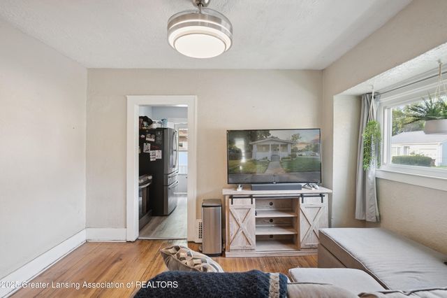 1017 W Barnes Avenue, Lansing, MI 48910