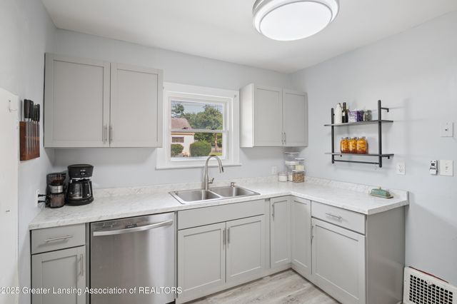 1017 W Barnes Avenue, Lansing, MI 48910