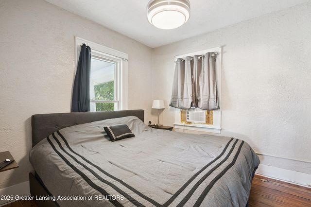 1017 W Barnes Avenue, Lansing, MI 48910