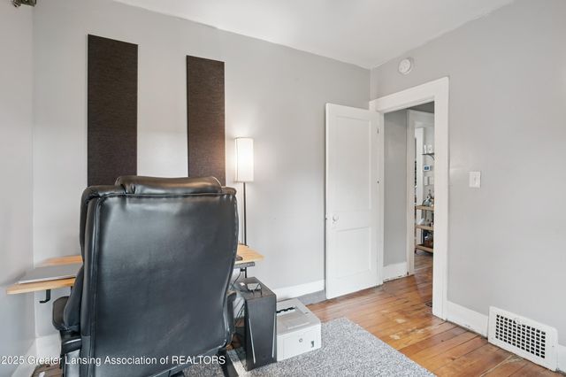 1017 W Barnes Avenue, Lansing, MI 48910