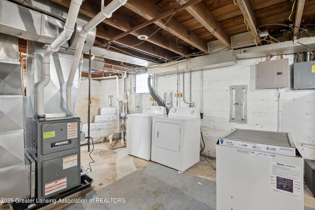 1017 W Barnes Avenue, Lansing, MI 48910