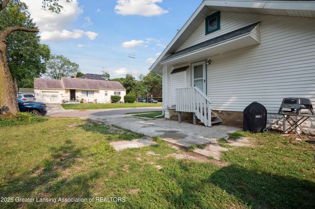 1017 W Barnes Avenue, Lansing, MI 48910