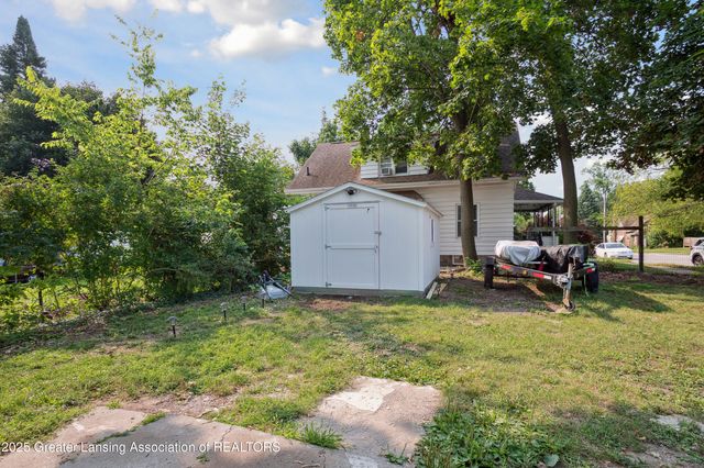 1017 W Barnes Avenue, Lansing, MI 48910
