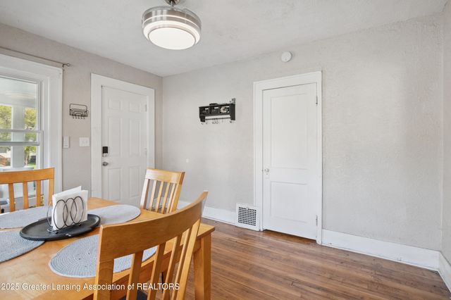 1017 W Barnes Avenue, Lansing, MI 48910