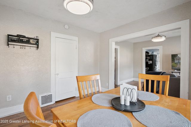 1017 W Barnes Avenue, Lansing, MI 48910