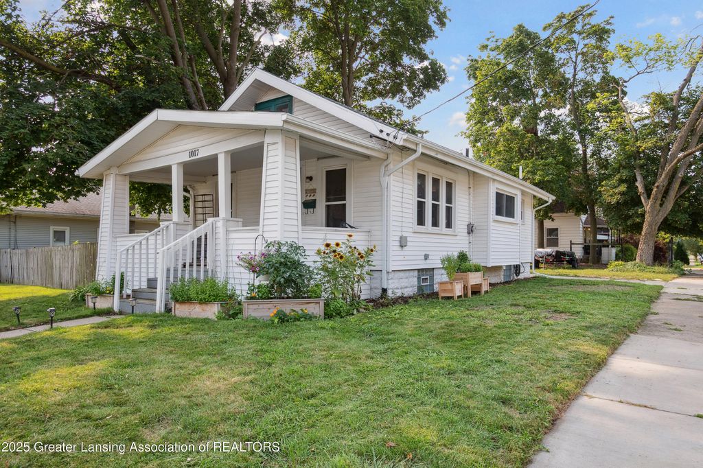 1017 W Barnes Avenue, Lansing, MI 48910