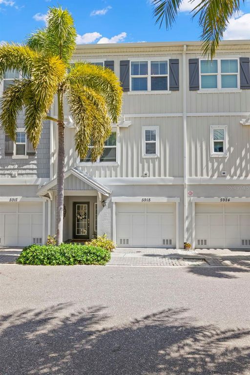 Image 2 of property listing at 5918 ANCHORAGE WAY S, St Petersburg, FL 33712