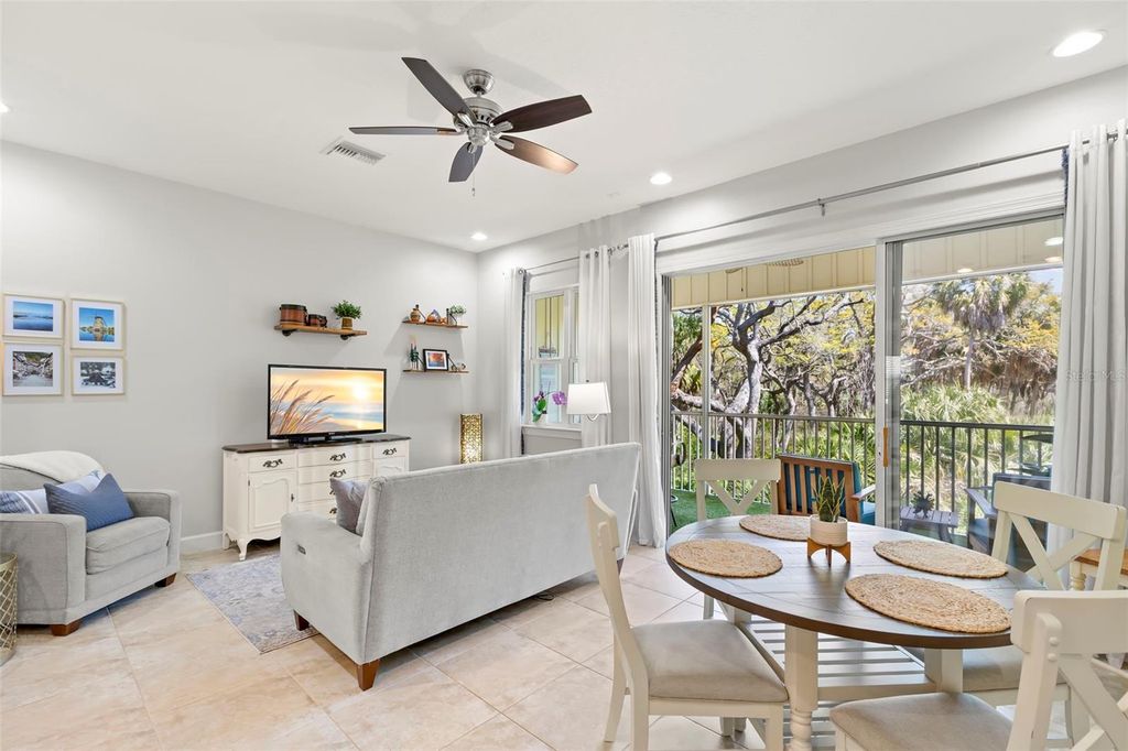 Image 11 of property listing at 5918 ANCHORAGE WAY S, St Petersburg, FL 33712