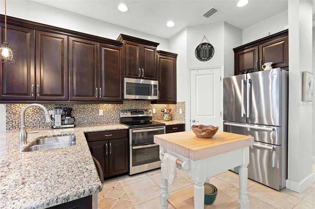 Image 18 of property listing at 5918 ANCHORAGE WAY S, St Petersburg, FL 33712