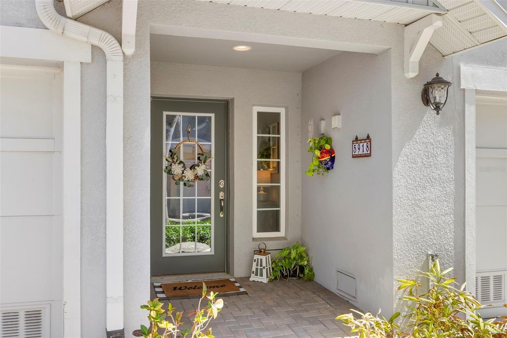 Image 5 of property listing at 5918 ANCHORAGE WAY S, St Petersburg, FL 33712