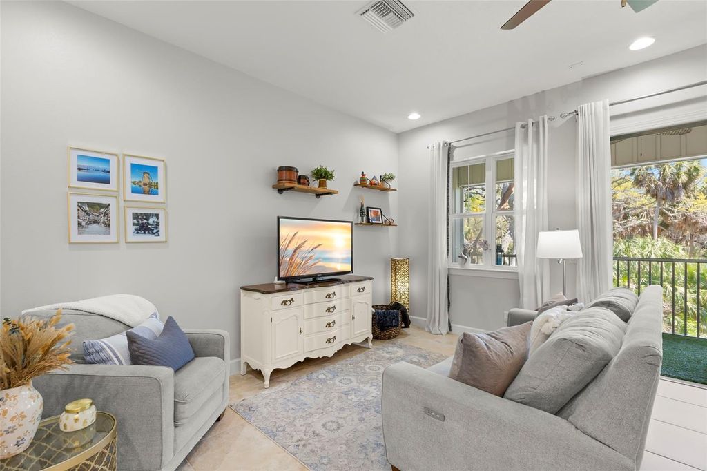 Image 9 of property listing at 5918 ANCHORAGE WAY S, St Petersburg, FL 33712