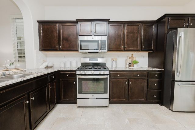 3762 Savant Ln, Clovis, CA 93619