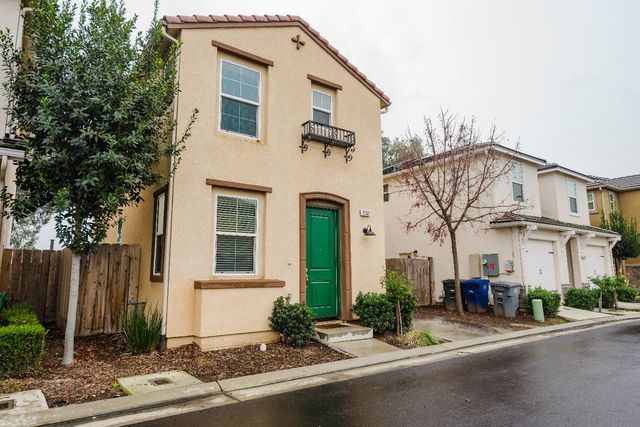 3762 Savant Ln, Clovis, CA 93619