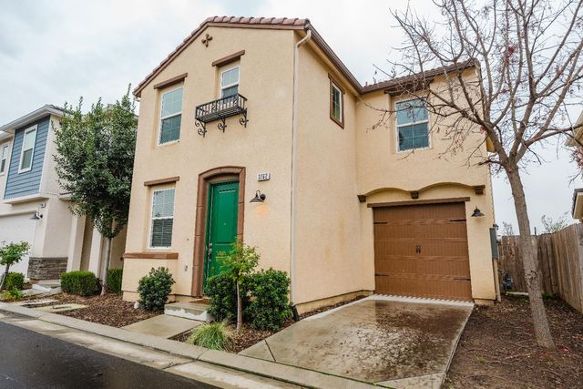 3762 Savant Ln, Clovis, CA 93619