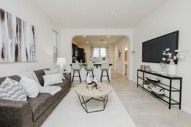 3762 Savant Ln, Clovis, CA 93619