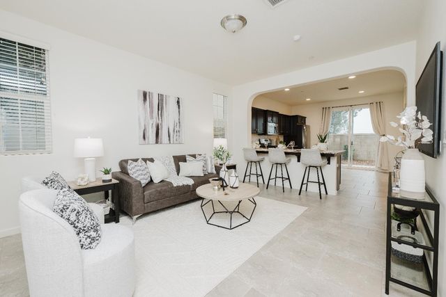 3762 Savant Ln, Clovis, CA 93619