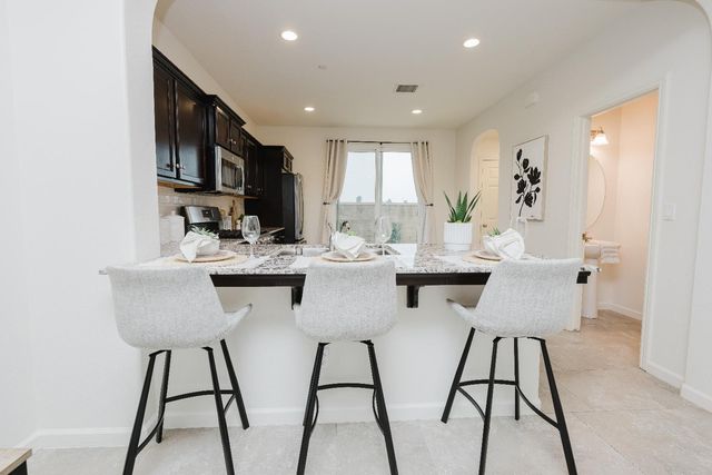 3762 Savant Ln, Clovis, CA 93619