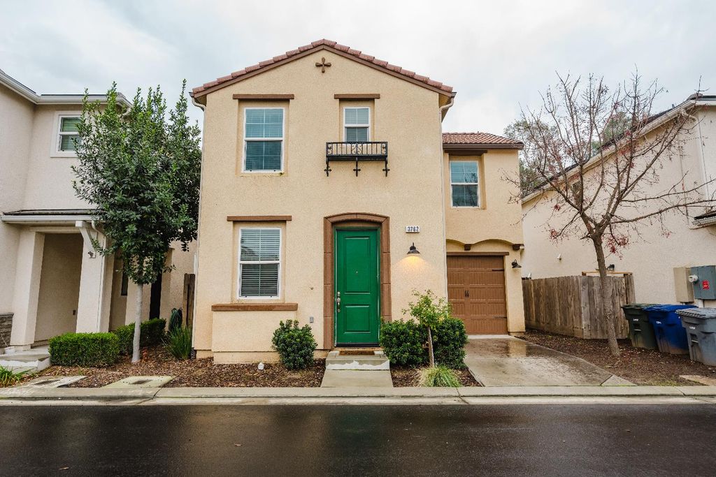 3762 Savant Ln, Clovis, CA 93619
