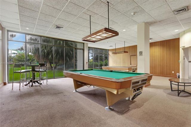 20100 W Country Club Dr 405, Aventura, FL 33180