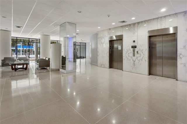 20100 W Country Club Dr 405, Aventura, FL 33180