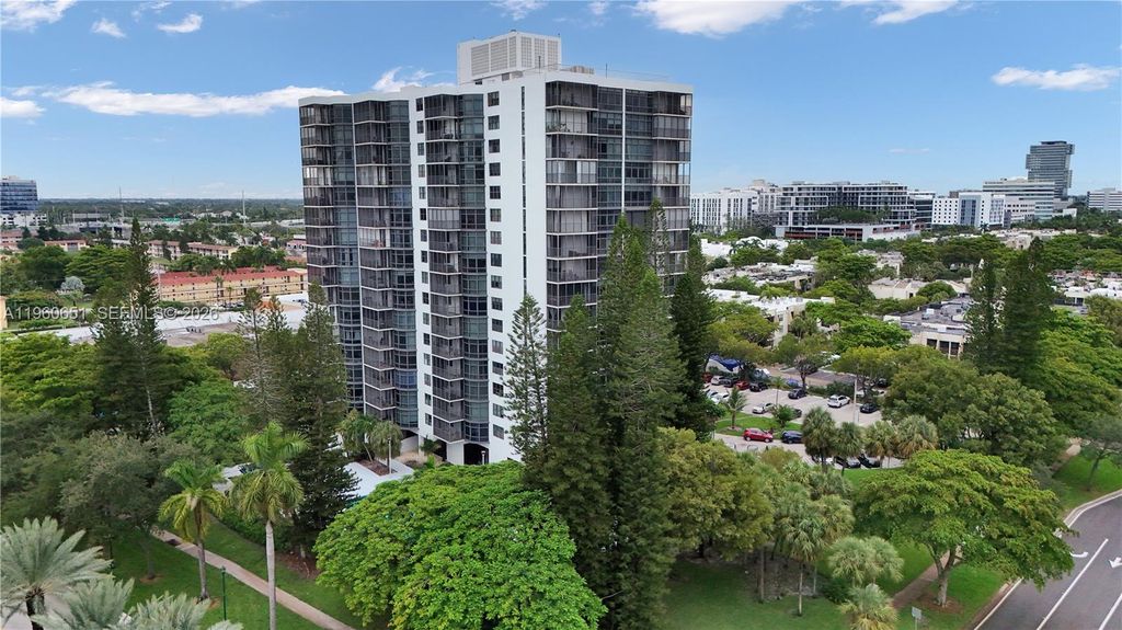 20100 W Country Club Dr 405, Aventura, FL 33180