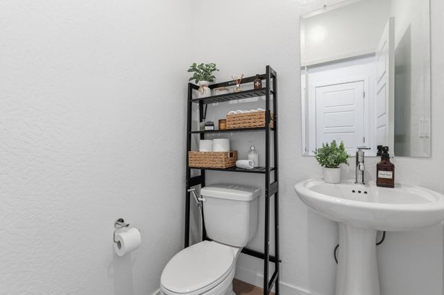 1061 Fruitwood Avenue, Clovis, CA 93619