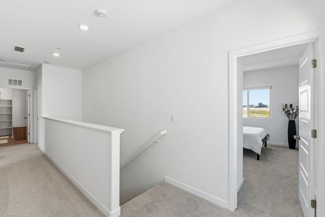 1061 Fruitwood Avenue, Clovis, CA 93619