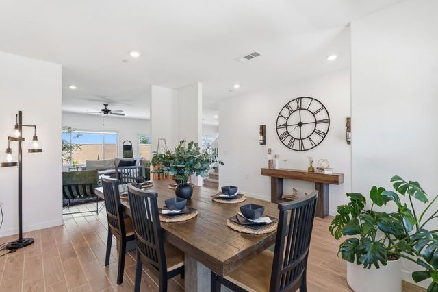 1061 Fruitwood Avenue, Clovis, CA 93619