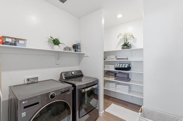 1061 Fruitwood Avenue, Clovis, CA 93619