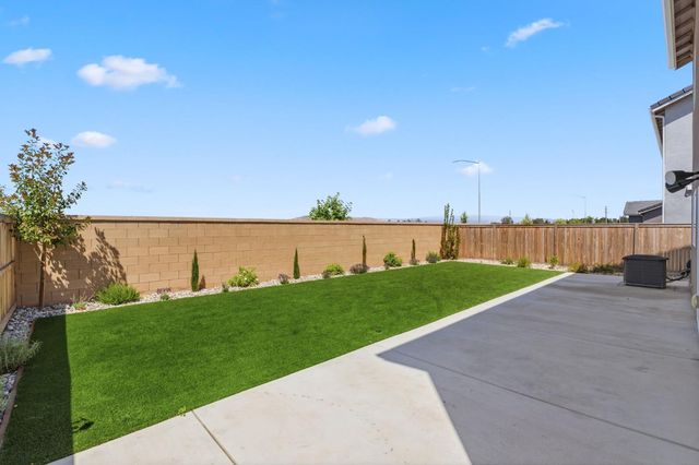 1061 Fruitwood Avenue, Clovis, CA 93619