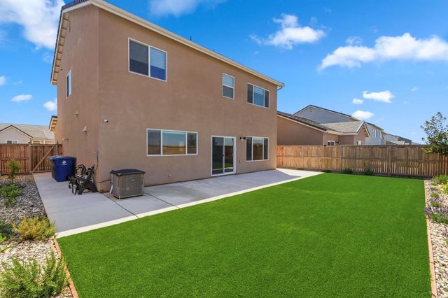 1061 Fruitwood Avenue, Clovis, CA 93619
