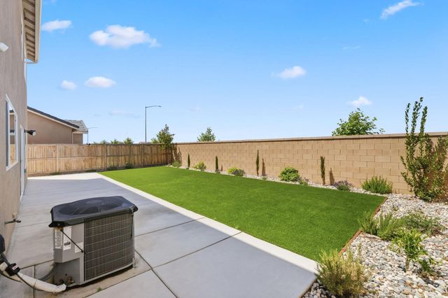 1061 Fruitwood Avenue, Clovis, CA 93619