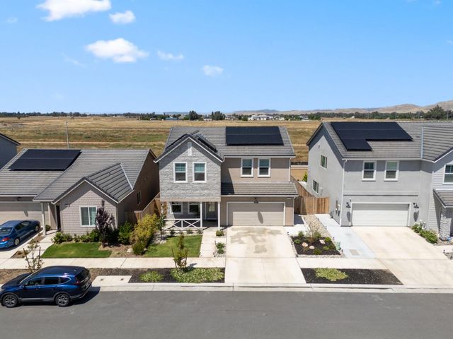 1061 Fruitwood Avenue, Clovis, CA 93619