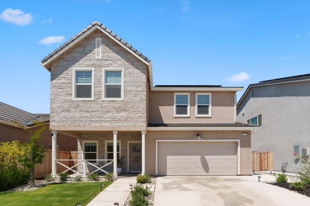 1061 Fruitwood Avenue, Clovis, CA 93619