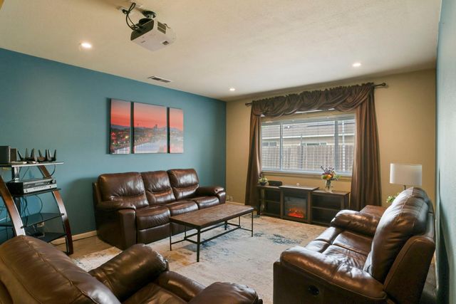 8120 Independence Ave, Stockton, CA 95209