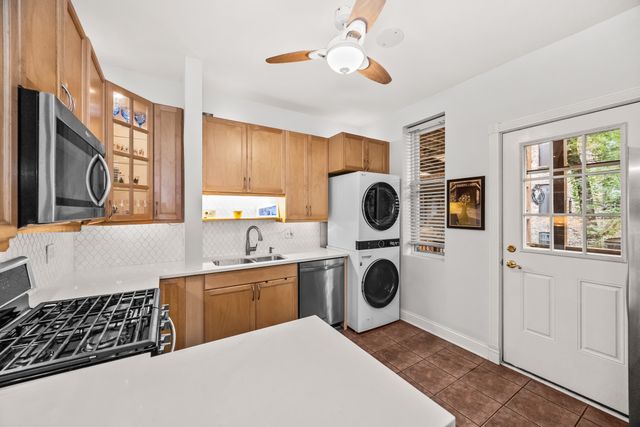 3263 N BROADWAY Street 2, Chicago, IL 60657