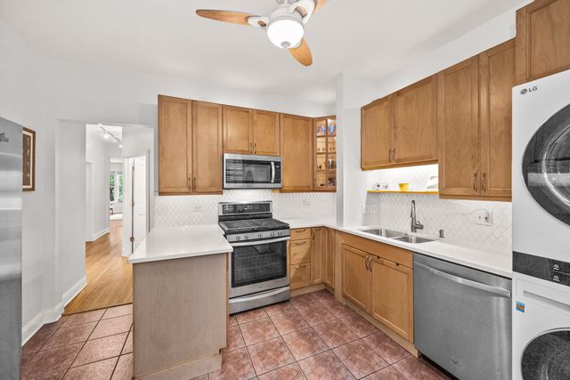 3263 N BROADWAY Street 2, Chicago, IL 60657