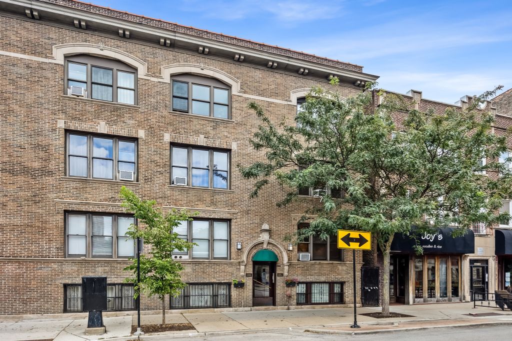 3263 N BROADWAY Street 2, Chicago, IL 60657