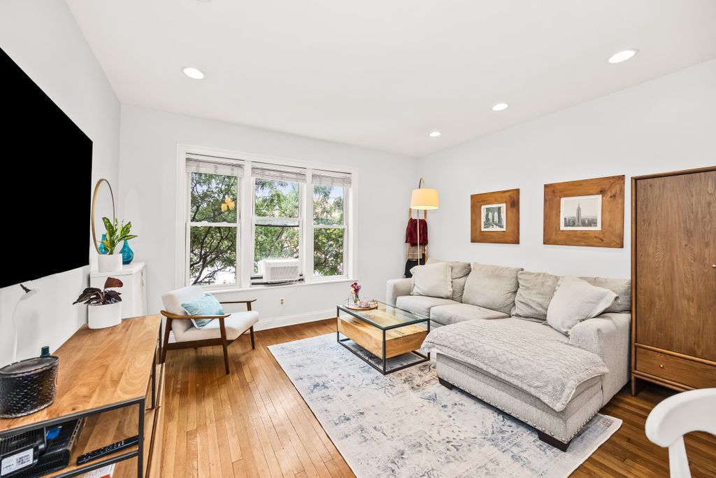 3263 N BROADWAY Street 2, Chicago, IL 60657 — photo 2