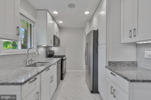 3911 EGAN DR, Fairfax, VA 22030