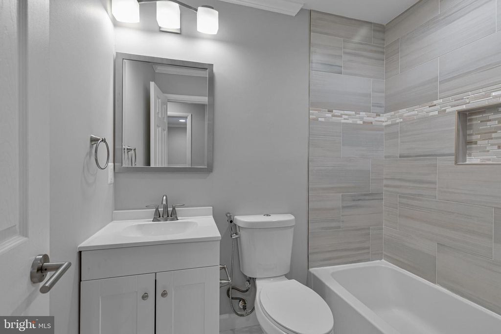 3911 EGAN DR, Fairfax, VA 22030