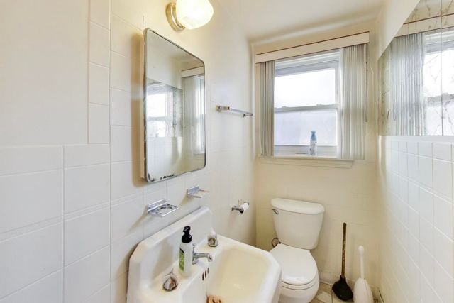 9637 S Wood Street, Chicago, IL 60643