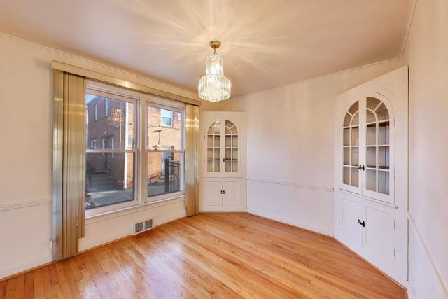 9637 S Wood Street, Chicago, IL 60643