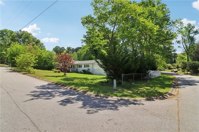 2344 Chestnut Log Place, Lithia Springs, GA 30122