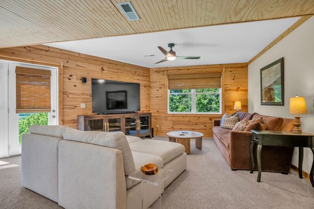 4059 Jimmy Gray Robinson Rd, Williamsport, TN 38487