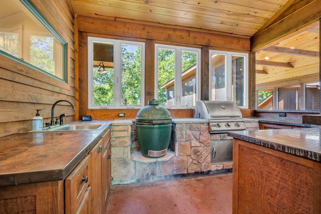 4059 Jimmy Gray Robinson Rd, Williamsport, TN 38487