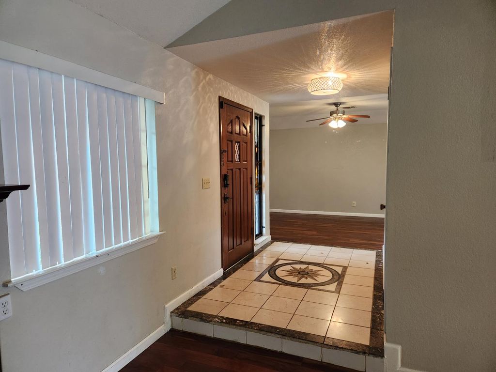 Image 15 of property listing at 50689 Critter Creek Lane, Oakhurst, CA 93644