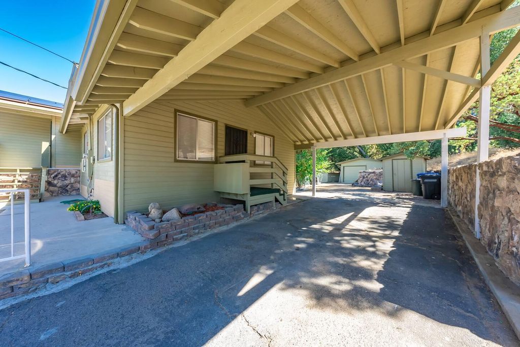 Image 38 of property listing at 50689 Critter Creek Lane, Oakhurst, CA 93644