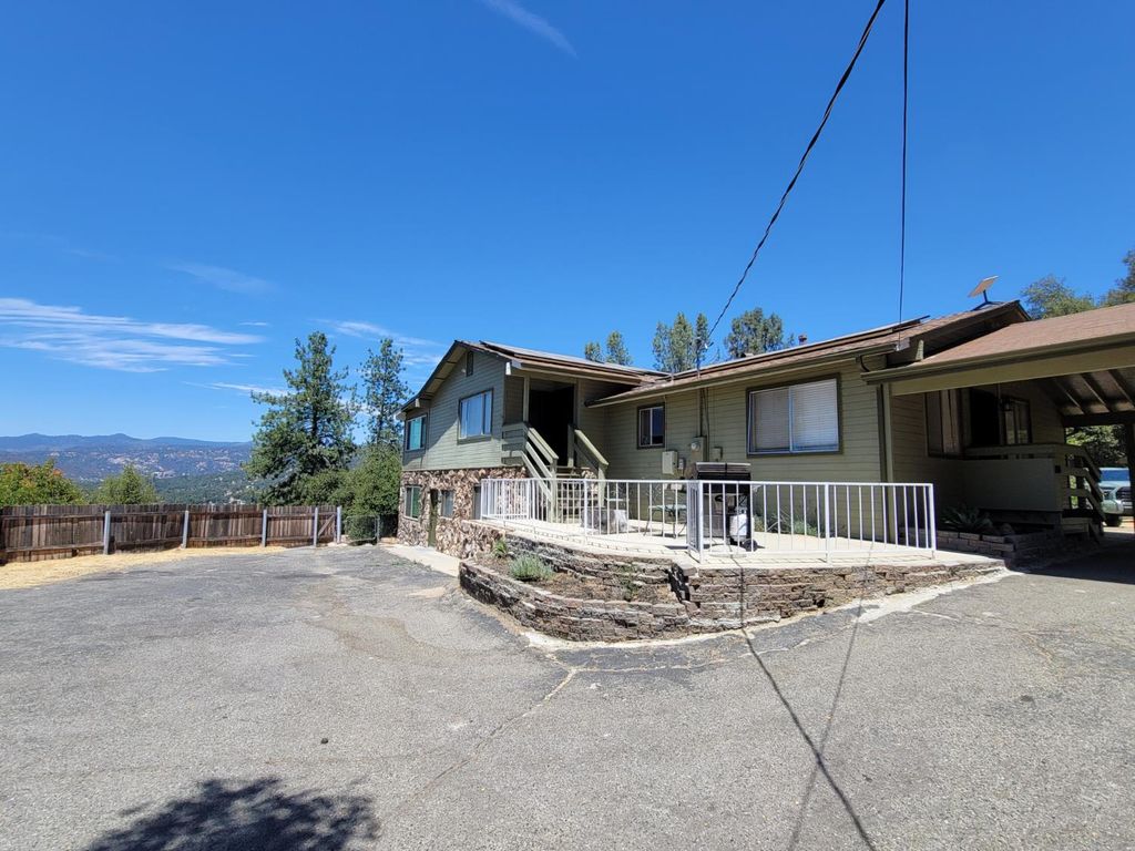 Image 50 of property listing at 50689 Critter Creek Lane, Oakhurst, CA 93644