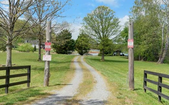 317 Bell Creek Cove Road, Hiawassee, GA 30546